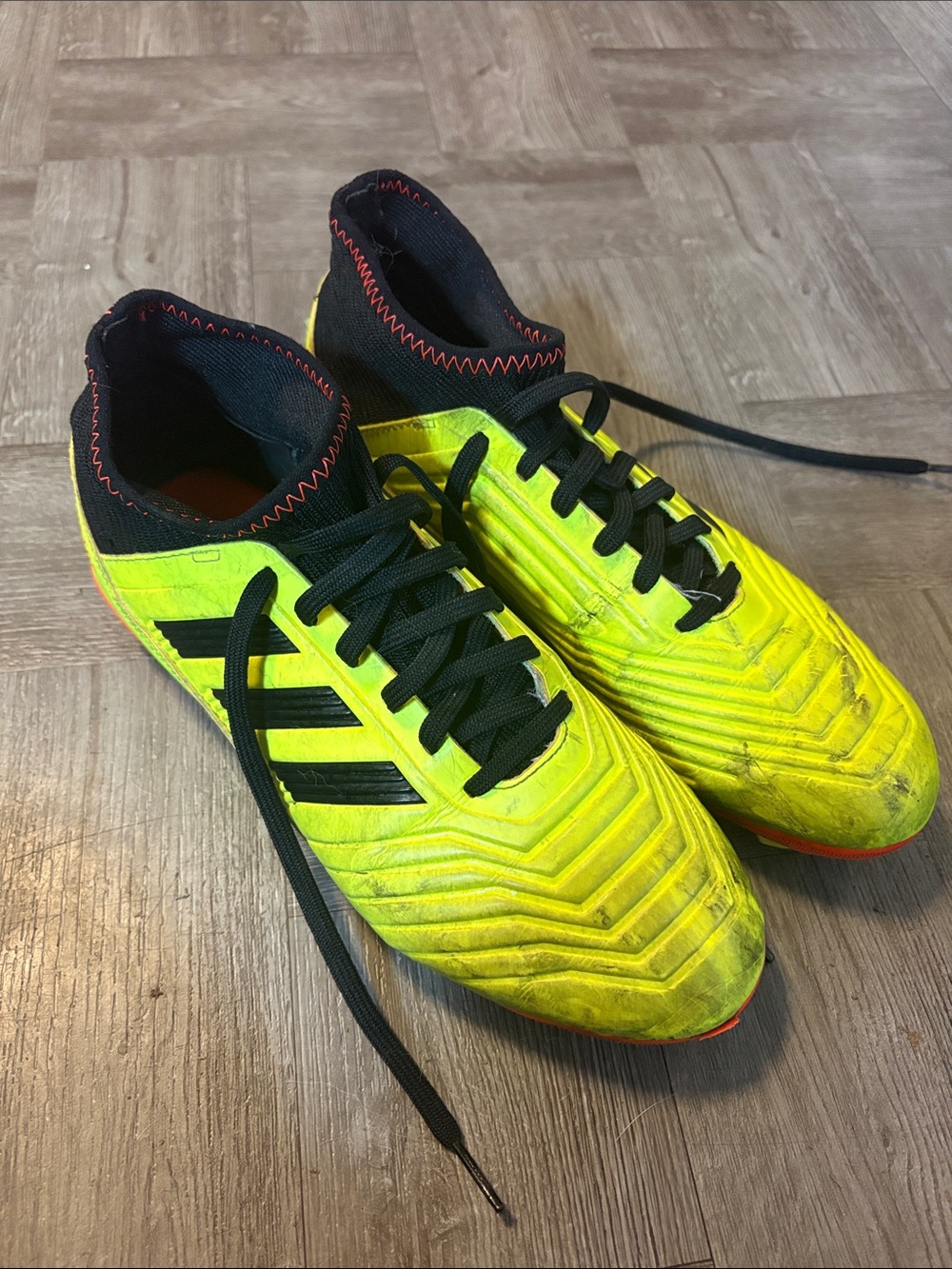 adidas Yellow & Black Men's Athletic Cleats